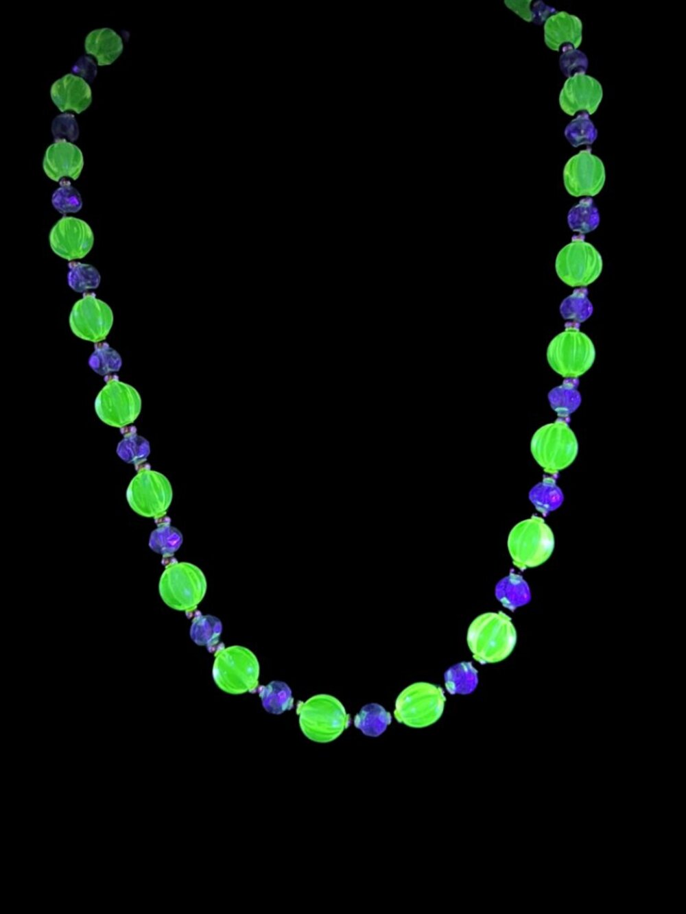 Handcrafted Uranium Glass Beaded Necklace Glows Green Under UV light 16"